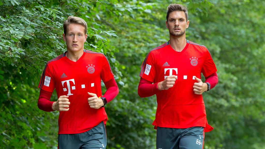Ron-Thorben Hoffmann (li.) übt Kritik am FC Bayern Ron-Thorben Hoffmann (li.) übt Kritik am FC Bayern