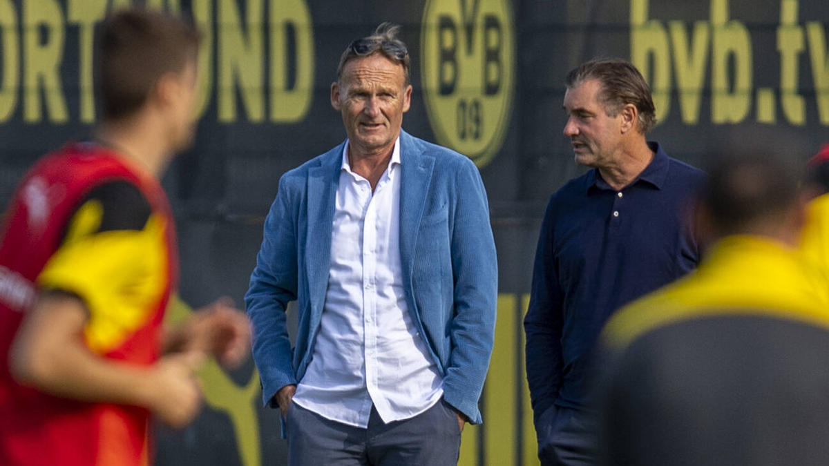 BVB-Funktionär Michael Zorc (r.) bleibt positiv BVB-Funktionär Michael Zorc (r.) bleibt positiv