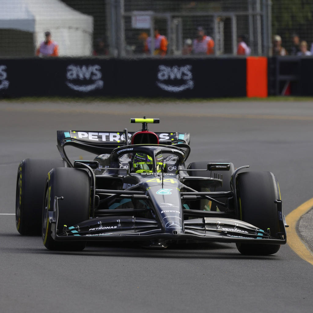 Platz 11: Lewis Hamilton (Mercedes) - 1:43.798 in FP1