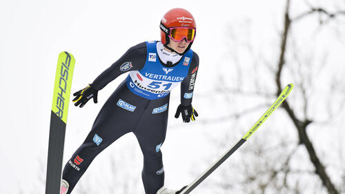 Skisprung-Weltmeisterin Katharina Schmid landete beim Raw-Air-Auftakt weit vorn