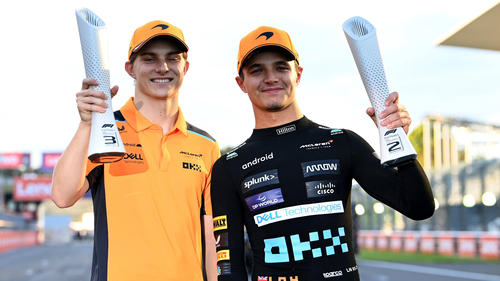 Die McLaren-Piloten Lando Norris (r.) und Oscar Piastri belegten in Suzuka die Plätze zwei und drei