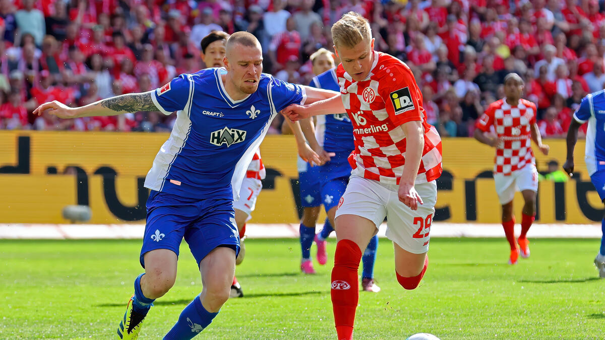 Thomas Isherwood (l.) steht offenbar auf der Wunschliste des FC Schalke 04
