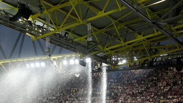 Der Kletterer hatte sich in der Dachkonstruktion des Stadions aufgehalten