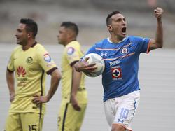 Cristian Jiménez marcó el segundo gol del Cruz Azul e inició la remontada. (Foto: Imago)