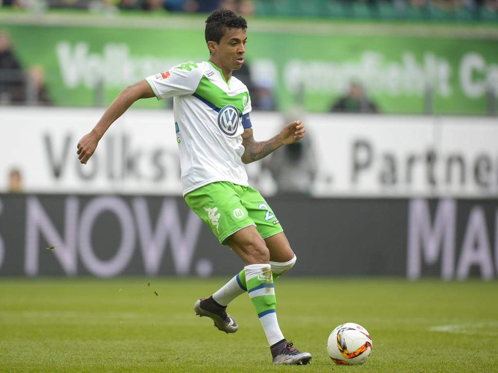 Schalke 04 ist offenbar an Luiz Gustavo interessiert Schalke 04 ist offenbar an Luiz Gustavo interessiert