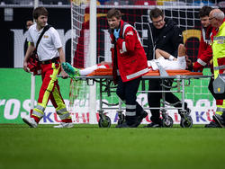 Akpoguma zog sich im Spiel gegen St. Pauli einen Bruch des ersten Halswirbels zu