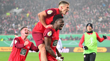 Ragnar Ache (2.v.r.) erzielte das 2:0 für Kaiserslautern gegen Nürnberg