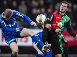 Paco van Moorsel (r.) van NEC Nijmegen in duel met Helmond Sport voetballer Roel van de Sande (l.). (01-02-2015)