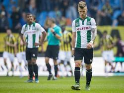 De teleurstelling is van het gezicht van Albert Rusnák af te lezen. Hij incasseert met FC Groningen alweer het vierde doelpunt van Vitesse in de GelreDome. (04-10-2015)