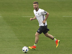 Shkodran Mustafi soll vor einem Wechsel zu Arsenal stehen
