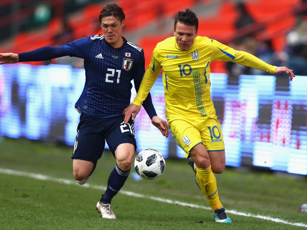 Die Ukraine mit Schalke-Spieler Yevhen Konoplyanka (re.) gewann den Ländervergleich gegen Japan und Eintracht-Kapitän Makoto Hasebe.