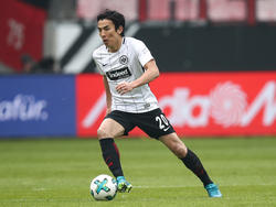 Makoto Hasebe bleibt der Eintracht ein weiteres Jahr erhalten