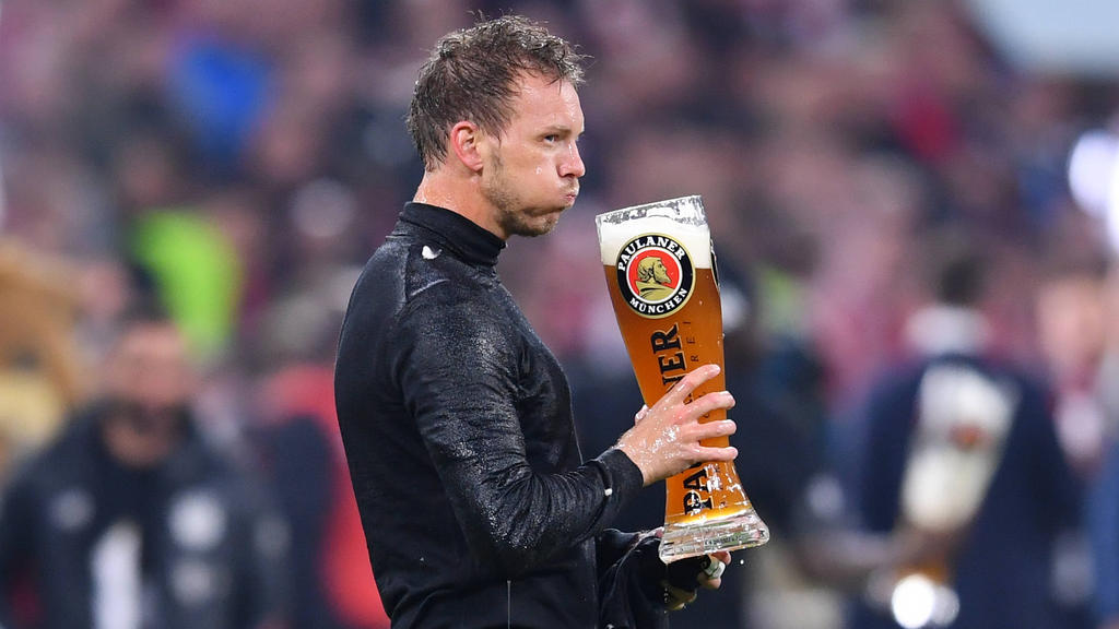 Julian Nagelsmann begoss seinen ersten Titel mit dem FC Bayern mit Bier