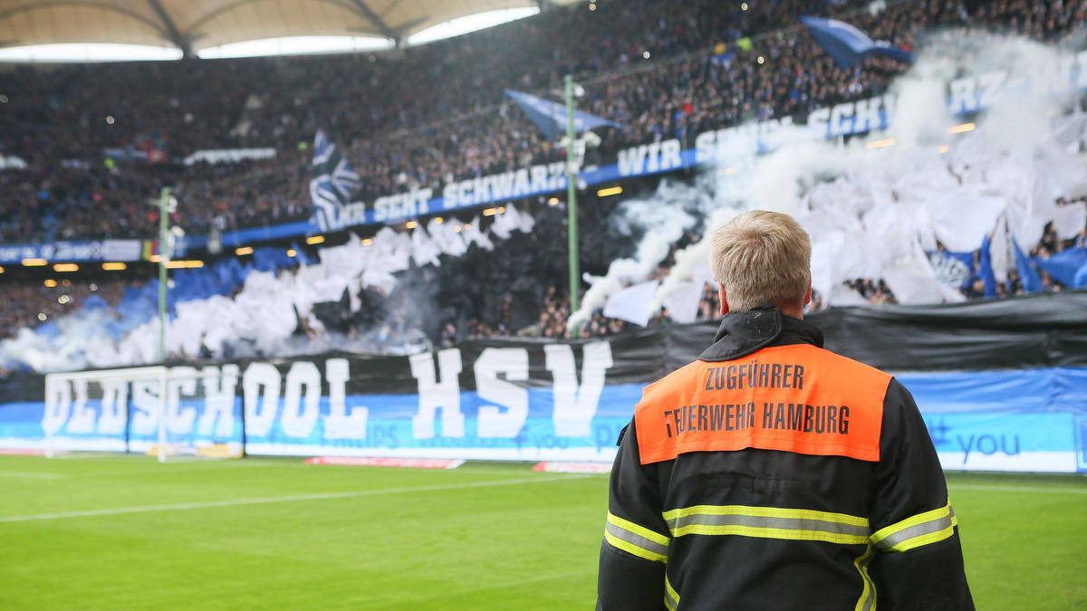 Mehrheit Der Hsv Fans Fur Weitere Pyro Shows