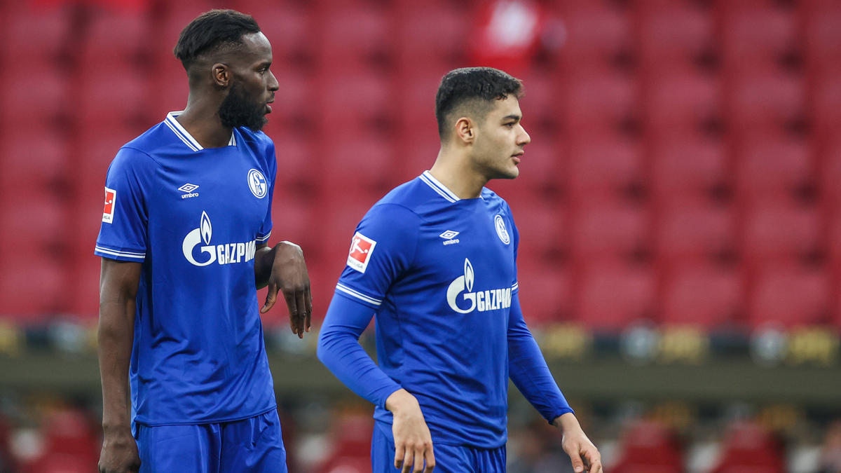 Salif Sané (l.) droht beim FC Schalke 04 eine lange Pause Salif Sané (l.) droht beim FC Schalke 04 eine lange Pause