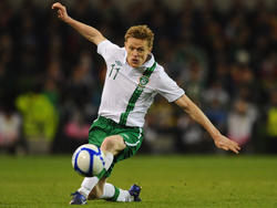 Stürmer Damien Duff vom FC Fulham zählt zum Kader Irlands für die EM-Endrunde 2012 in Polen und der Ukraine. Hier ist er beim 1:1 im Testspiel gegen Tschechien am 29. Februar 2012 in Dublin im Einsatz.