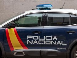 Ein Auto ist in Barcelona eine wartende Menge von Fußballfans gefahren. Dabei wurden nach Angaben der Polizei 13 Menschen verletzt. Die Polizei geht von einem Unfall aus
