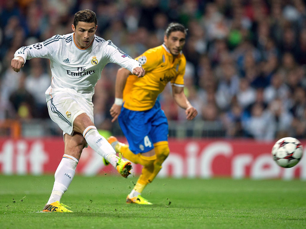 Cristiano Ronaldo (l) traf doppelt gegen Schlusslicht Rayo Vallecano.