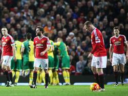 De spelers van Manchester United zijn teleurgesteld na een treffer van Norwich City tijdens het competitieduel Manchester United - Norwich City. (19-12-2015)