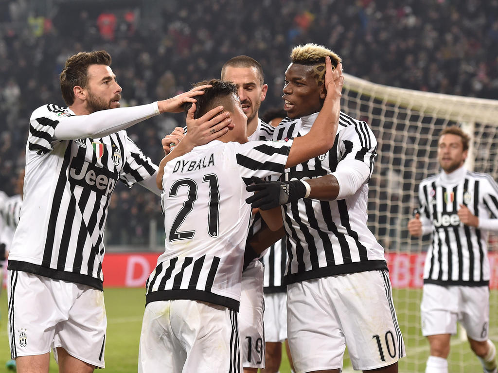 Die Juventus-Spieler bejubeln den Treffer von Paulo Dybala