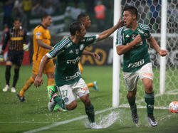 Los brasileños salieron a comerse al rival bajo lluvia fuerte. (Foto: Imago)