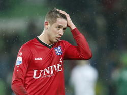 Mark Uth baalt van het resultaat van de derby van het noorden in de Eredivisie. (07-12-14)