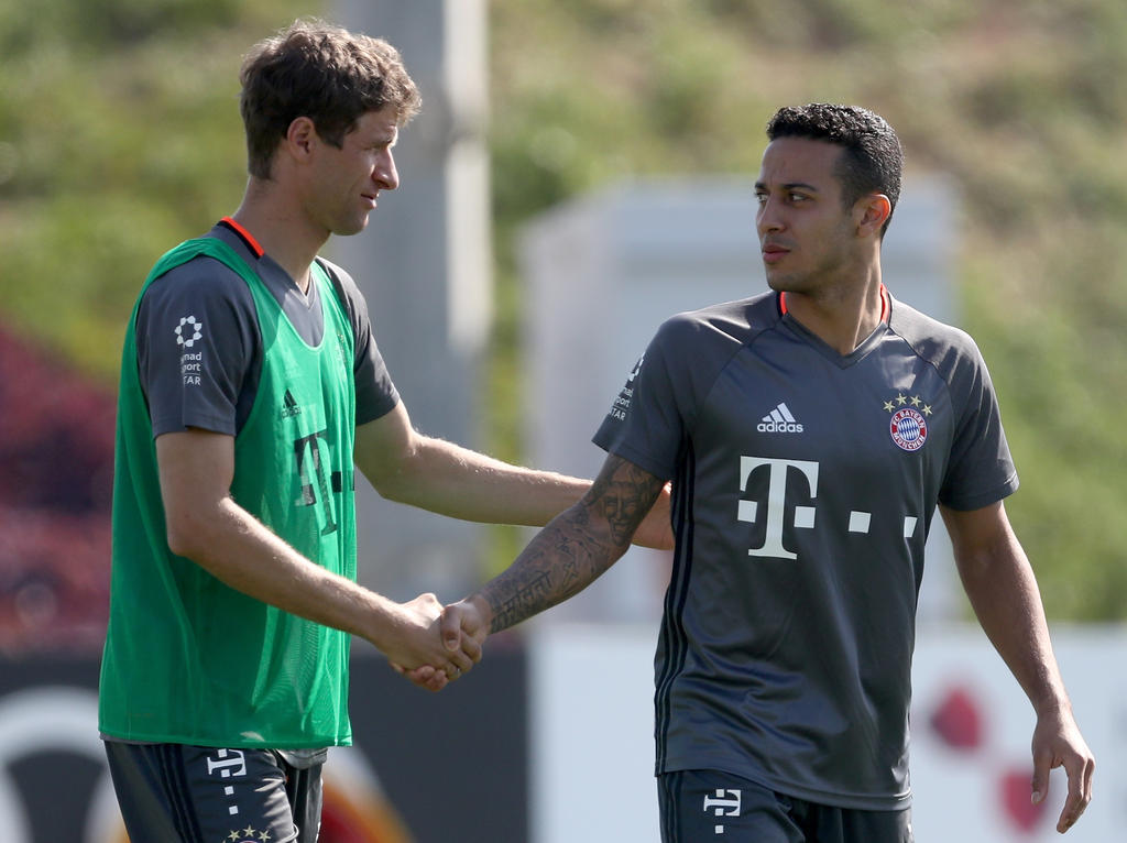 Thomas Müller und Thiago (r.) gehören zu den Leistungsträgern beim FC Bayern