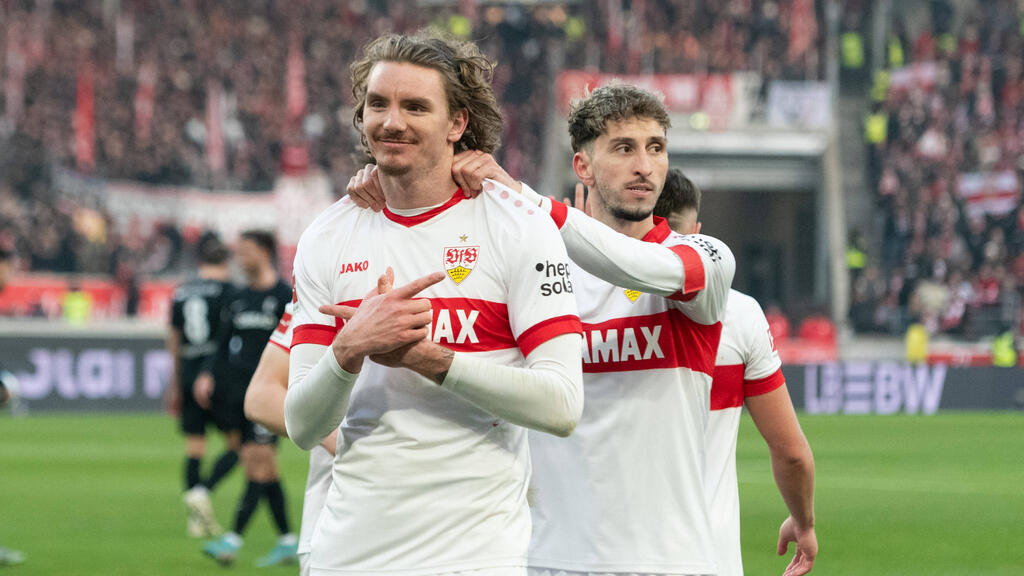 Nick Woltemade (l.) mit VfB-Kapitän Atakan Karazor