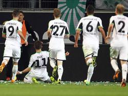 Ivica Olic (2.v.l.) feiert seinen Siegtreffer gegen Borussia Dortmund