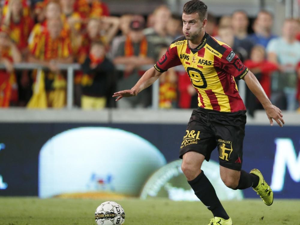 De middenvelder van KV Mechelen stoomt op in het gewonnen duel (3-1) met Moeskroen Mouscron Peruwelz. (08-08-2015)