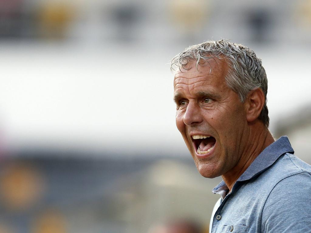 Harm van Veldhoven in actie als trainer van KV Mechelen. (23-7-2013) Harm van Veldhoven in actie als trainer van KV Mechelen. (23-7-2013)