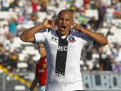 Humberto Suazo celebra un gol frente al Barnechea en liga. (Foto: Imago)
