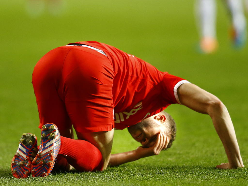 Luc Castaignos voelt aan zijn hoofd in de slotfase van de wedstrijd FC Twente - NAC Breda. (28-02-2015) Luc Castaignos voelt aan zijn hoofd in de slotfase van de wedstrijd FC Twente - NAC Breda. (28-02-2015)