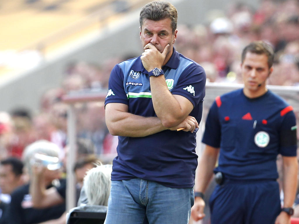 VfL-Trainer Dieter Hecking kann die Beweggründe der Starspieler Wolfsburg zu verlassen nicht nachvollziehen