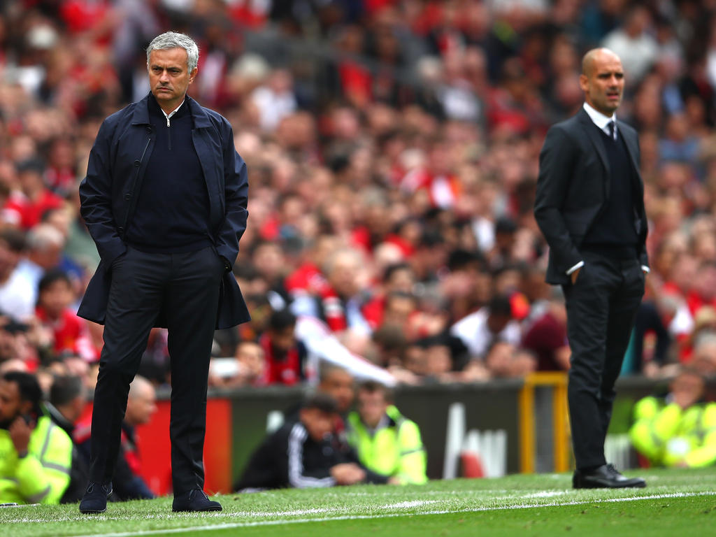 Mourinho y Guardiola durante un United-City de la pasada campaña. (Foto: Getty)