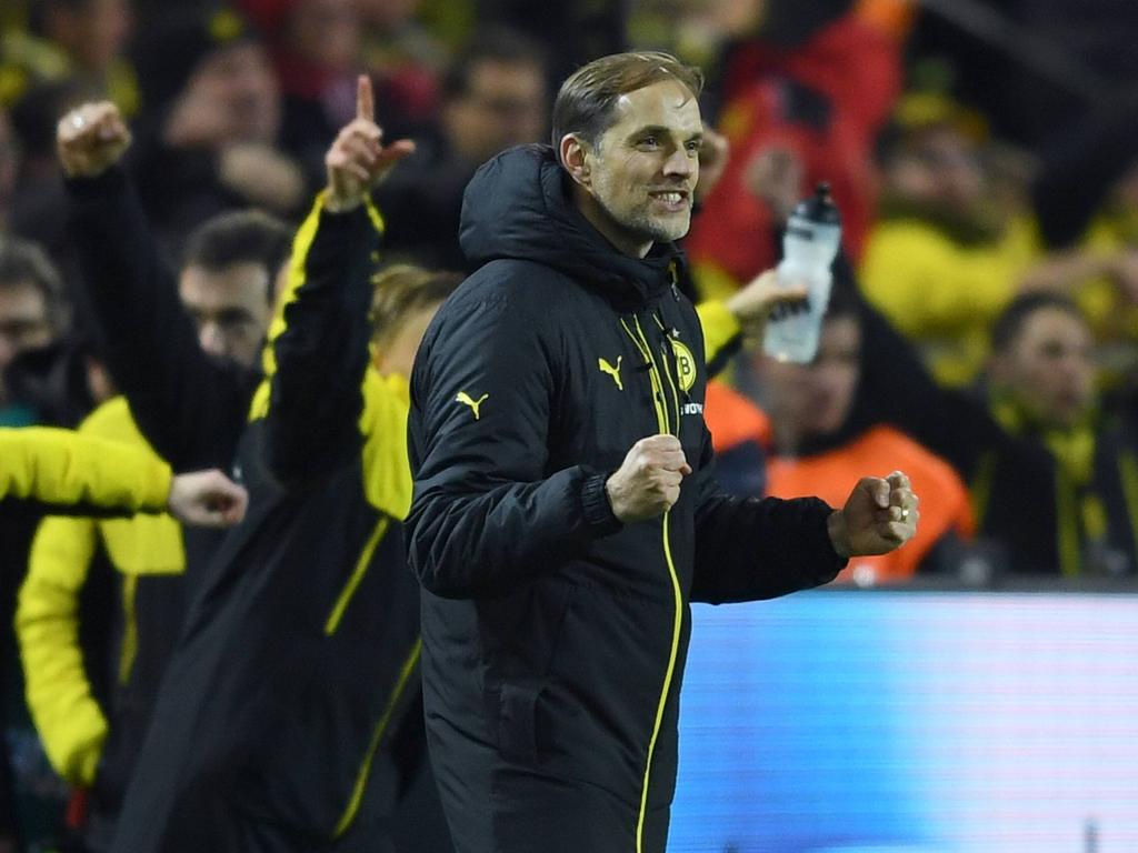 Dortmund-trainer Thomas Tuchel balt zijn vuisten na de overwinning op Bayern München. (19-11-2016) Dortmund-trainer Thomas Tuchel balt zijn vuisten na de overwinning op Bayern München. (19-11-2016)