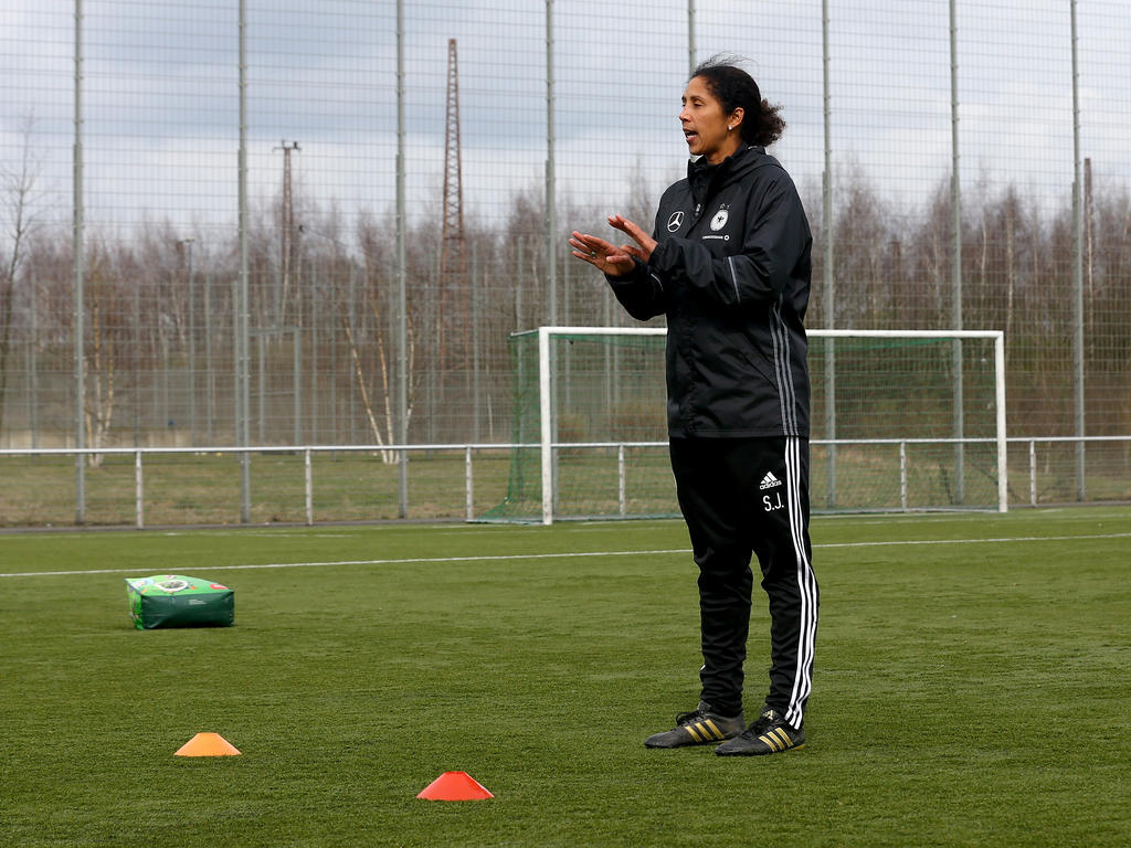 Steffi Jones stellt klar: Steffi Jones stellt klar: