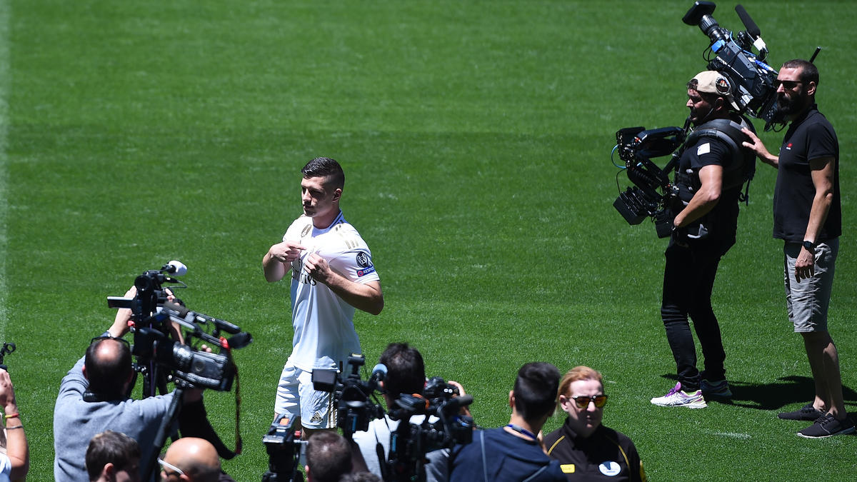 Luka Jovic bei seiner Vorstellung in Madrid Luka Jovic bei seiner Vorstellung in Madrid