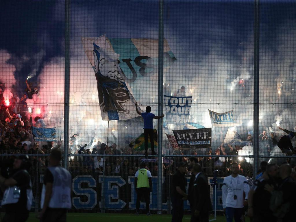 Frankreich hat entsetzt auf den Angriff von Fußballfans auf einen acht Jahre alten krebskranken Jungen und seine Familie beim Spiel zwischen AC Ajaccio und Olympique Marseille reagiert Frankreich hat entsetzt auf den Angriff von Fußballfans auf einen acht Jahre alten krebskranken Jungen und seine Familie beim Spiel zwischen AC Ajaccio und Olympique Marseille reagiert