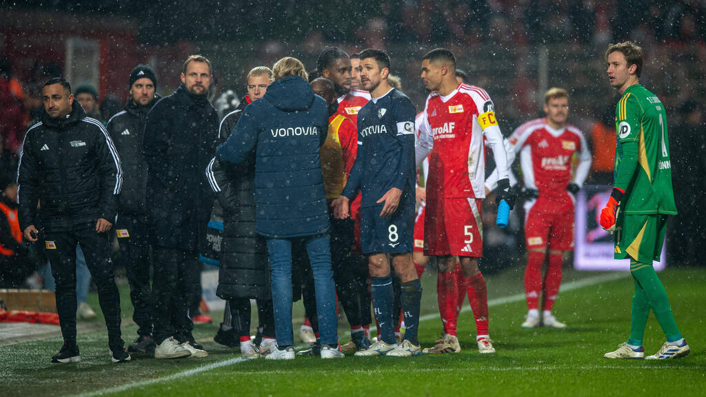 Beim Bundesliga-Spiel zwischen Union Berlin und dem VfL Bochum kam es zum Eklat Beim Bundesliga-Spiel zwischen Union Berlin und dem VfL Bochum kam es zum Eklat