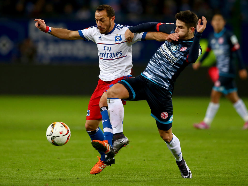 Wird dem HSV rund zehn Wochen fehlen: Marcelo Díaz (l.) Wird dem HSV rund zehn Wochen fehlen: Marcelo Díaz (l.)