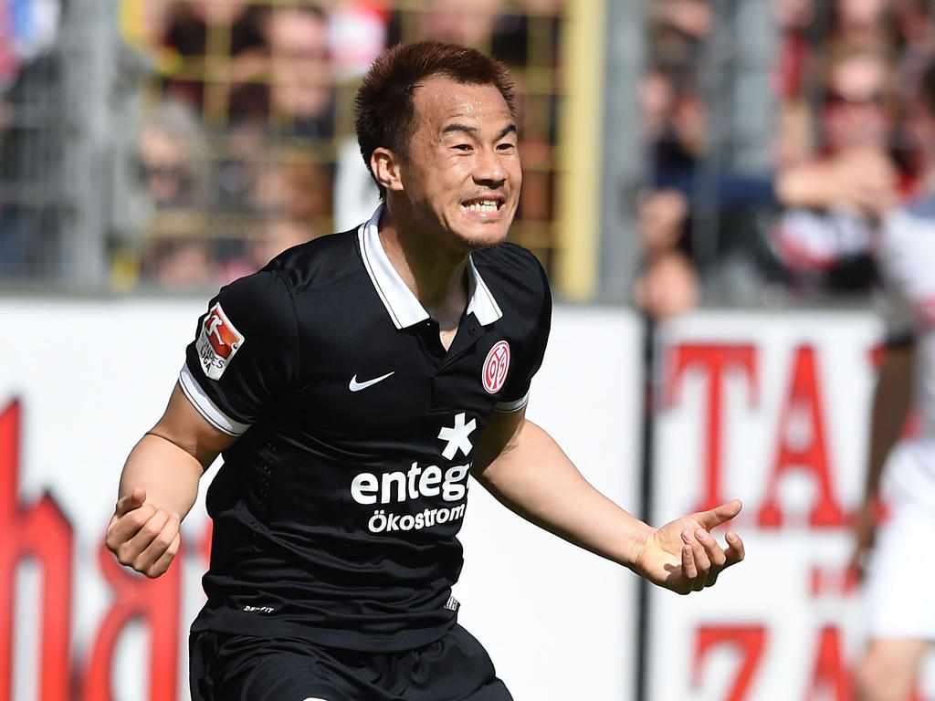 Premier League Acutalites Japanese Striker Okazaki Joins Foxes