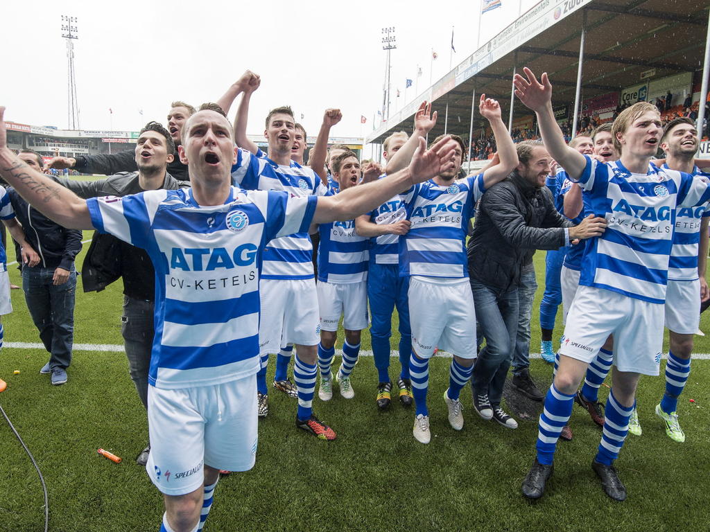 De Graafschap viert de promotie naar de Eredivisie samen met de supporters na afloop van het promotie/degradatieduel FC Volendam - De Graafschap. (31-05-2015)
