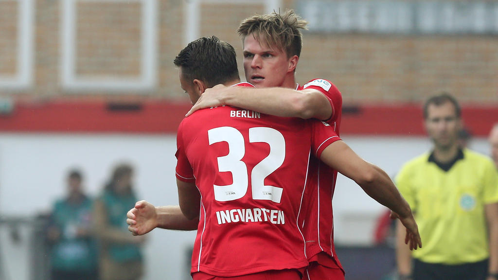 Die Spieler von Union Berlin freuen sich über den wichtigen Heimerfolg gegen Freiburg Die Spieler von Union Berlin freuen sich über den wichtigen Heimerfolg gegen Freiburg