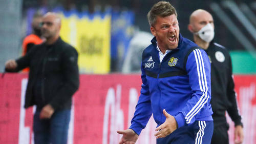 Trainer Łukasz Kwasniok ist sichtlich verärgert über den frühen Rückstand