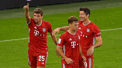Joshua Kimmich (vorn) fehlt dem FC Bayern in Bielefeld