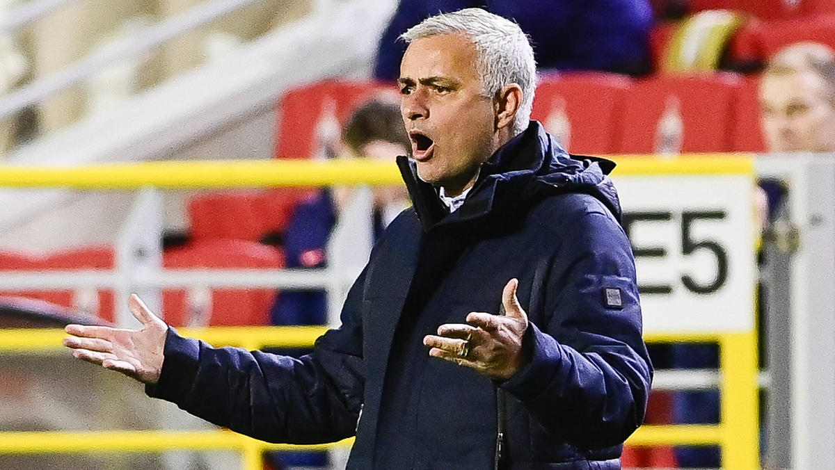 José Mourinho ärgerte sich über die Leistung seiner Mannschaft José Mourinho ärgerte sich über die Leistung seiner Mannschaft