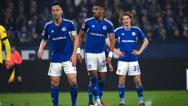 Moritz Jenz (M.) fehlt dem FC Schalke 04 am Wochenende