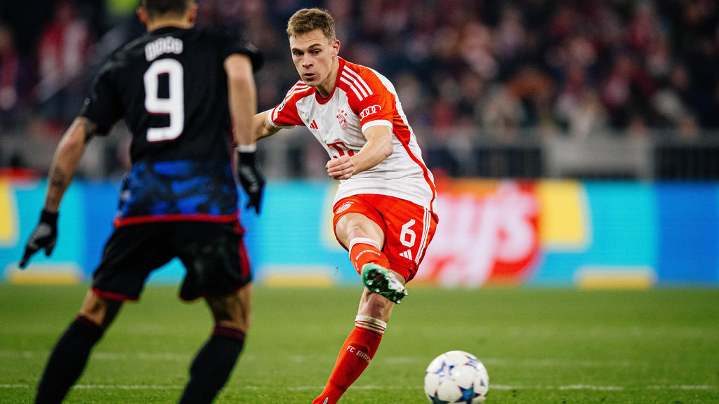 Joshua Kimmich ist für den FC Bayern am Ball Joshua Kimmich ist für den FC Bayern am Ball
