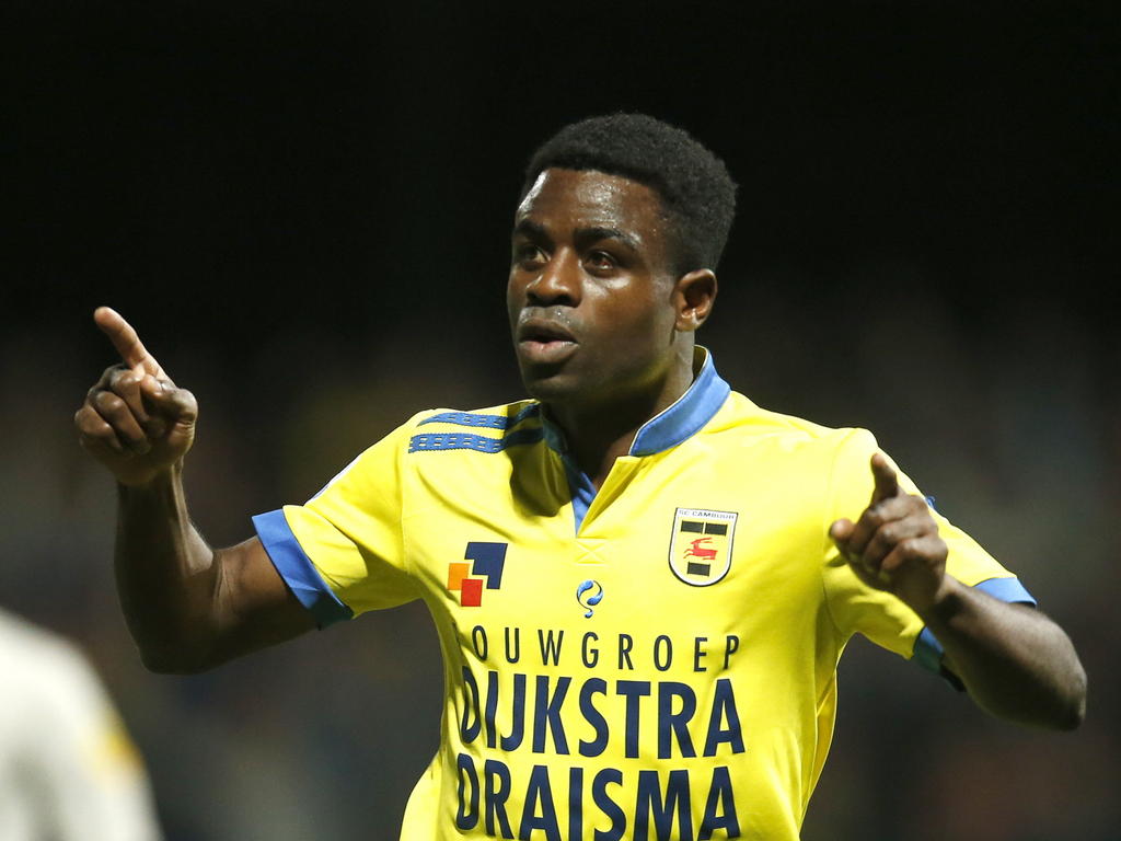 Bartholomew Ogbeche kan een feestje vieren tijdens het competitieduel tussen SC Cambuur en FC Dordrecht. (04-10-2014)